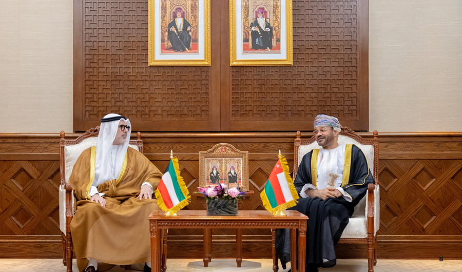 وزير الخارجية يبحث مع نظيره العماني تطورات الأوضاع في المنطقة