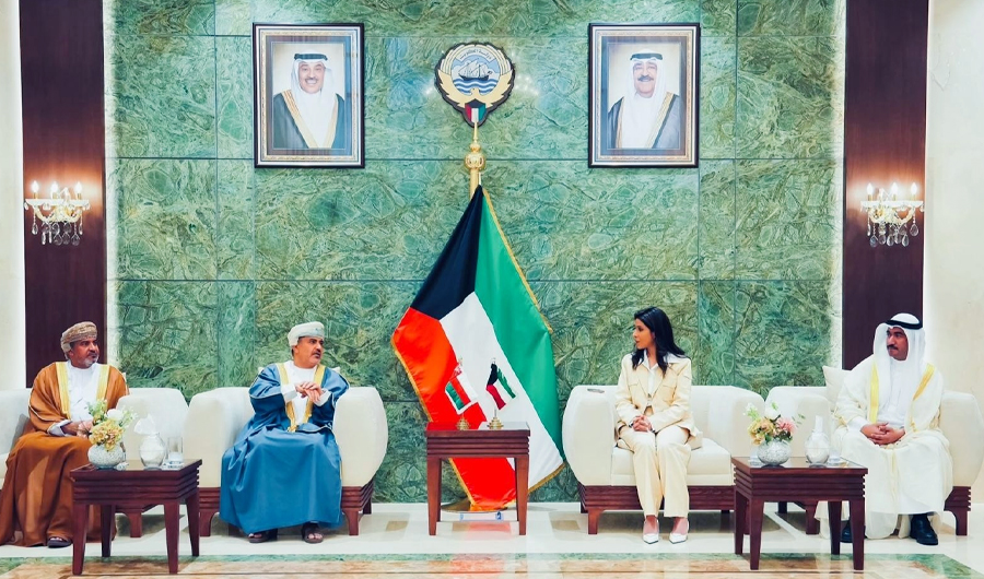 وزيرة الأشغال تبحث مع وزير النقل والاتصالات العماني تعزيز التعاون المشترك