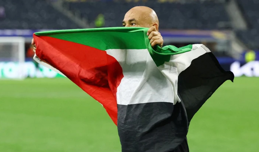 الإعلام الإسرائيلي يشتعل غضباً من احتفال حسام حسن بالعلم الفلسطيني