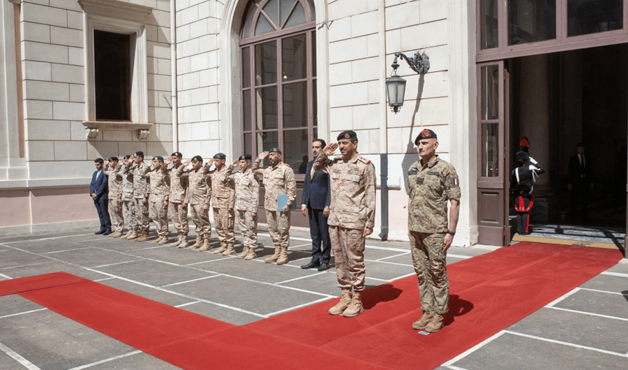الكويت وإيطاليا تبحثان التعاون العسكري وتعزيز الشراكة الدفاعية الاستراتيجية الكويت وإيطاليا تبحثان التعاون العسكري وتعزيز الشراكة الدفاعية الاستراتيجية