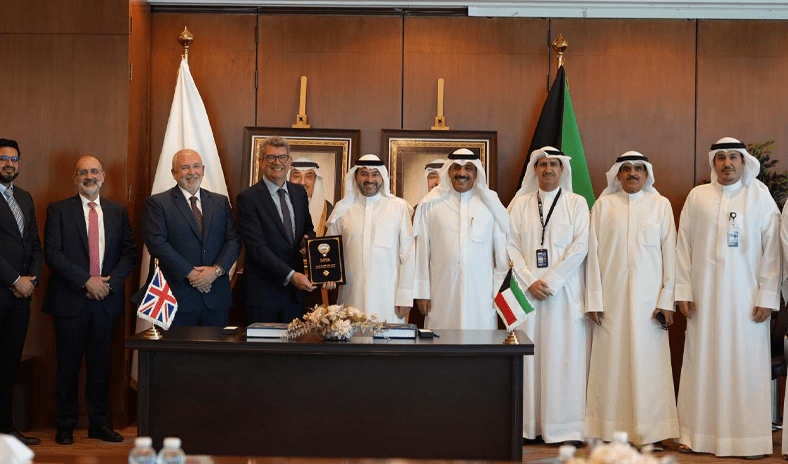 «الطيران المدني» توقع عقداً مع شركة بريطانية لتشغيل وتطوير خدمات الملاحة الجوية في مطار الكويت «الطيران المدني» توقع عقداً مع شركة بريطانية لتشغيل وتطوير خدمات الملاحة الجوية في مطار الكويت