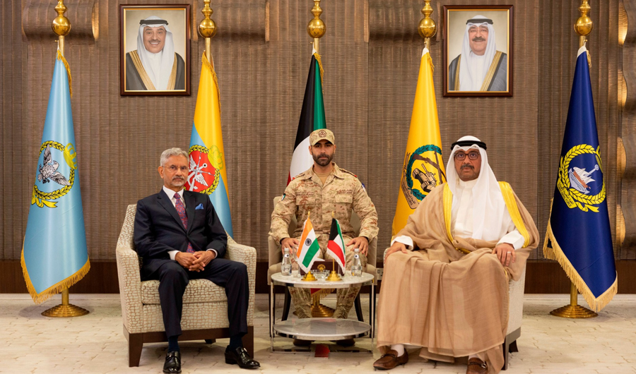وزير الدفاع يبحث مع وزير خارجية الهند سبل تطوير التعاون الثنائي