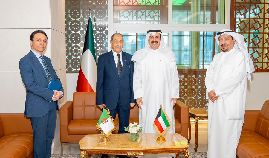 وزير المالية يبحث مع السفير الجزائري سُبل تعزيز التعاون المشترك