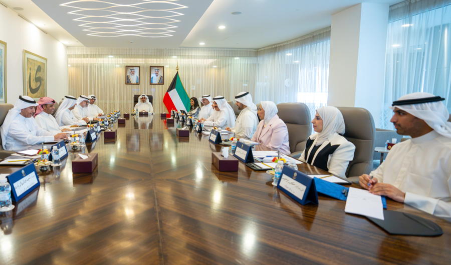 رئيس الوزراء يترأس اجتماعاً للجنة الوزارية لمتابعة المشاريع التنموية الكبرى