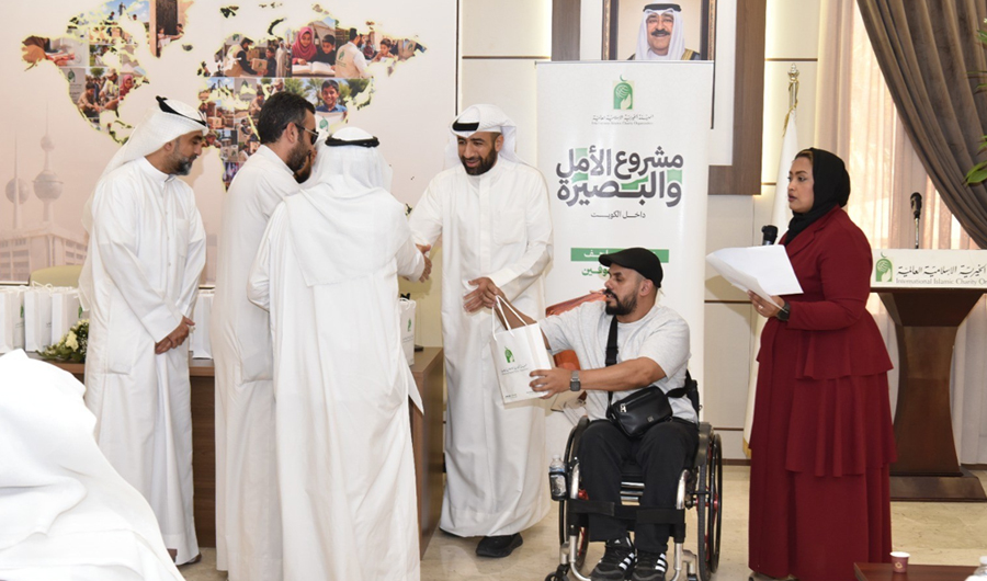 «الهيئة الخيرية»: توزيع أجهزة لقراءة القرآن بلغة برايل على 30 مستفيداً «الهيئة الخيرية»: توزيع أجهزة لقراءة القرآن بلغة برايل على 30 مستفيداً