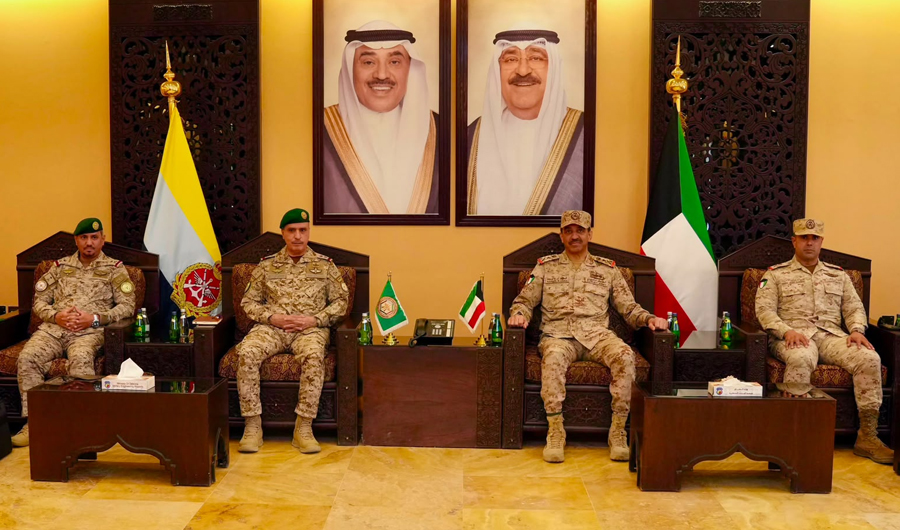 رئيس الأركان يستقبل قائدي «القيادة الخليجية الموحدة» و«درع الجزيرة» رئيس الأركان يستقبل قائدي «القيادة الخليجية الموحدة» و«درع الجزيرة»