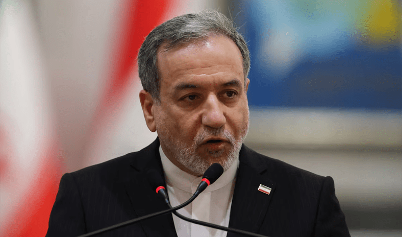 إيران تحذر من أي &laquo;عمل متهور&raquo; من جانب أمريكا