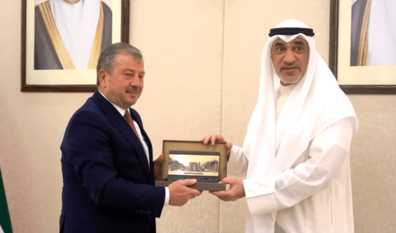 وزير الداخلية يبحث مع مدير دائرة المخابرات العامة الأردنية تعزيز التعاون الأمني بين البلدين