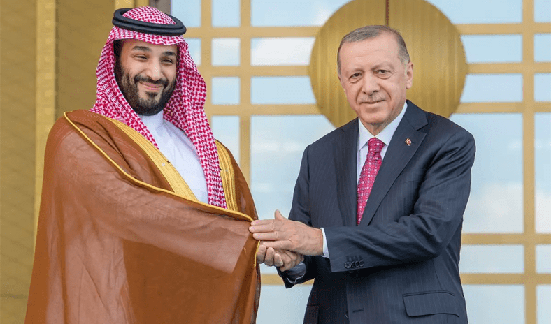 ولي العهد السعودي يبحث هاتفيا مع الرئيس التركي تطورات الأوضاع في المنطقة