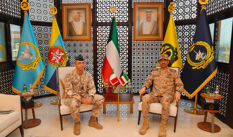 رئيس الأركان العامة يبحث مع الملحق العسكري الايطالي لدى البلاد موضوعات مشتركة