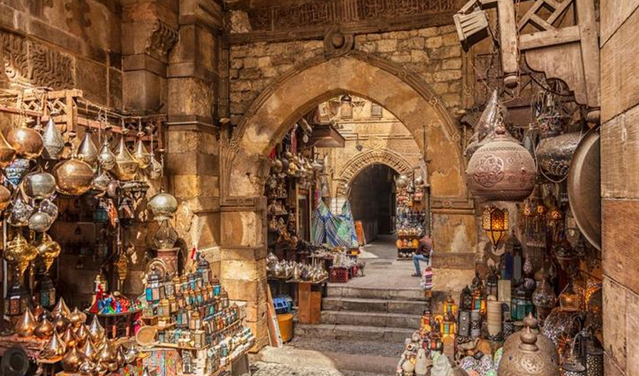 مصر تمنع السياح من زيارة خان الخليلي والحسين في المولد النبوي
