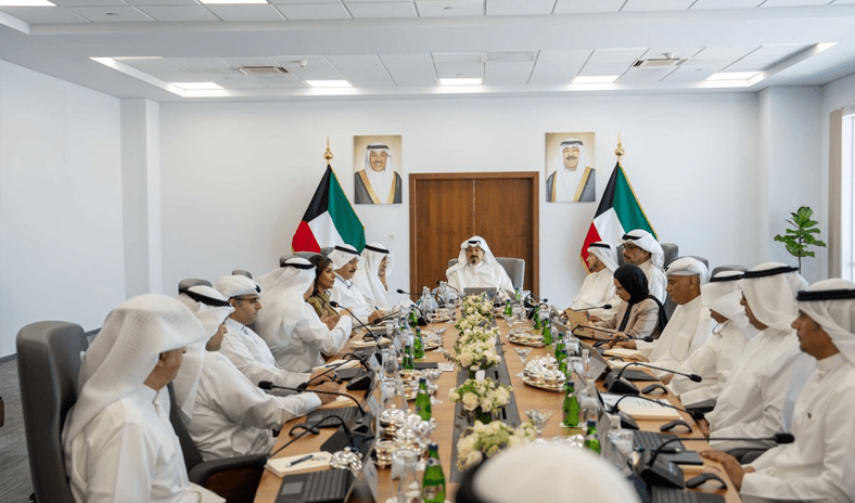 مجلس الوزراء يعقد اجتماعه في مبنى مطار الكويت الجديد (T2) برئاسة سمو الشيخ أحمد العبدالله