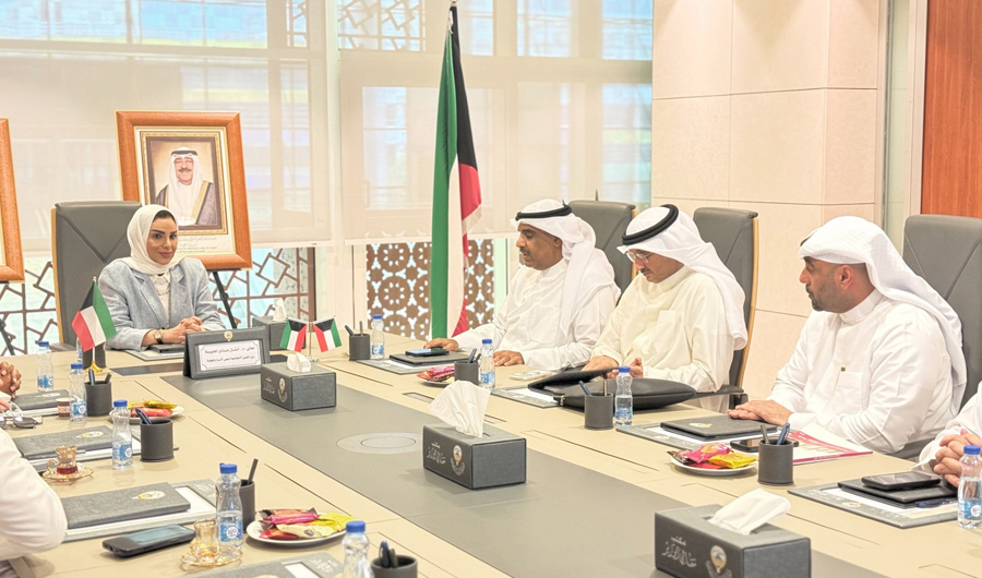 وزيرة الشؤون تطلع على مشروع قاعة خدمات حكومية لذوي الإعاقة بمجمع الوزارات وزيرة الشؤون تطلع على مشروع قاعة خدمات حكومية لذوي الإعاقة بمجمع الوزارات