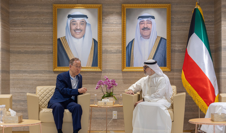 وزير الخارجية يبحث مع الأمين العام السابق للأمم المتحدة آخر التطورات الإقليمية والدولية