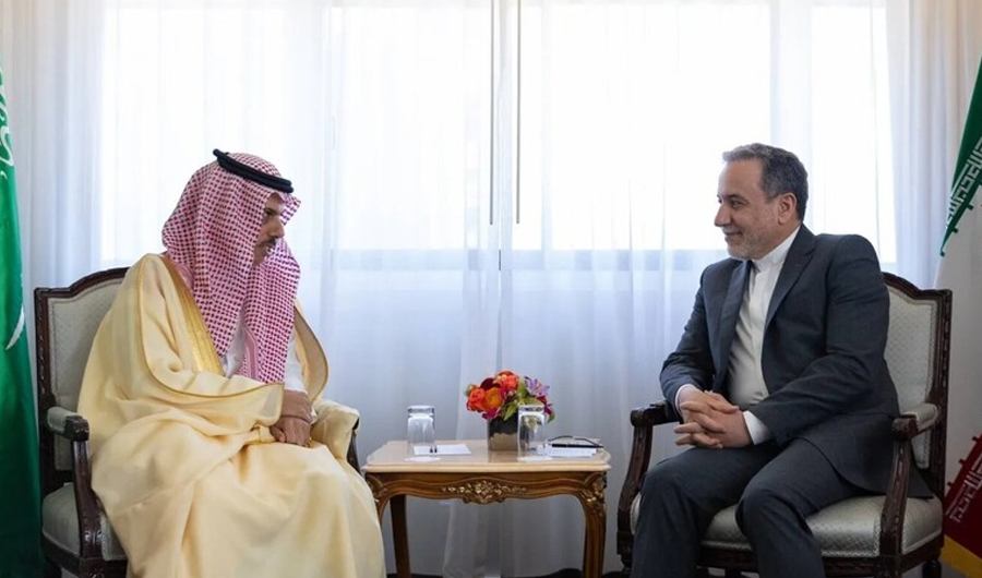 بن فرحان وعراقجي يناقشان هاتفياً الجهود الدبلوماسية لـ«تحقيق الاستقرار» بن فرحان وعراقجي يناقشان هاتفياً الجهود الدبلوماسية لـ«تحقيق الاستقرار»