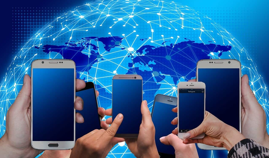 الإفراط في استخدام الإنترنت يرتبط بارتفاع مستويات التوتر وتراجع الحالة المزاجية