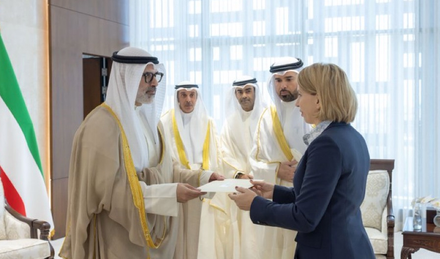 وزير الخارجية يتسلّم نسخة من أوراق اعتماد سفيرة أستراليا لدى البلاد وزير الخارجية يتسلّم نسخة من أوراق اعتماد سفيرة أستراليا لدى البلاد