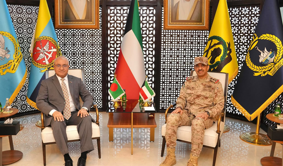 رئيس الأركان يبحث مع سفير بنغلاديش تعزيز التعاون الدفاعي المشترك