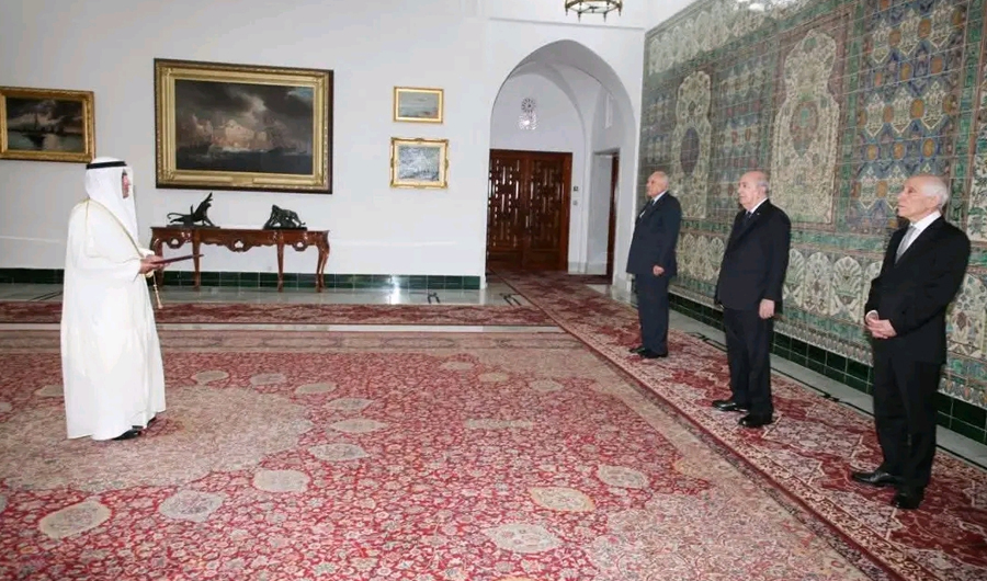 سفير الكويت لدى الجزائر نواف أبوشيبه يقدّم أوراق اعتماده