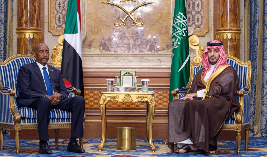 ولي العهد السعودي يؤكد للبرهان حرص المملكة على استقرار السودان ووحدة أراضيه