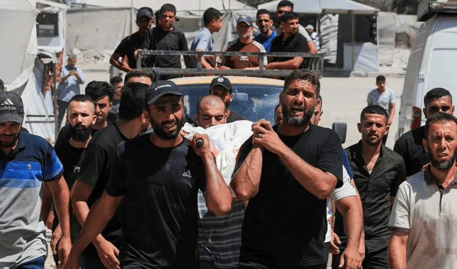 انتشال رفات 55 فلسطينياً قتلتهم إسرائيل في غارة على غزة قبل عامين