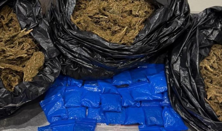 الجمارك تحبط تهريب 4.7 كيلوغرامات ماريجوانا و6 آلاف حبة هلوسة