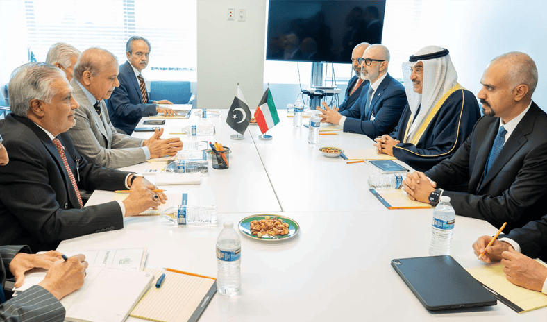ممثل سمو الأمير يلتقي في نيويورك رئيس وزراء باكستان