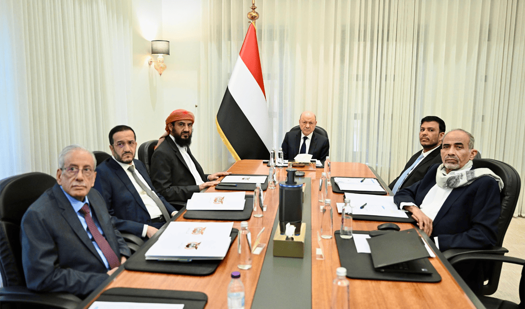 «الرئاسي» اليمني: الإعدام عقوبة التخابر مع الحوثيين أو معاونتهم «الرئاسي» اليمني: الإعدام عقوبة التخابر مع الحوثيين أو معاونتهم