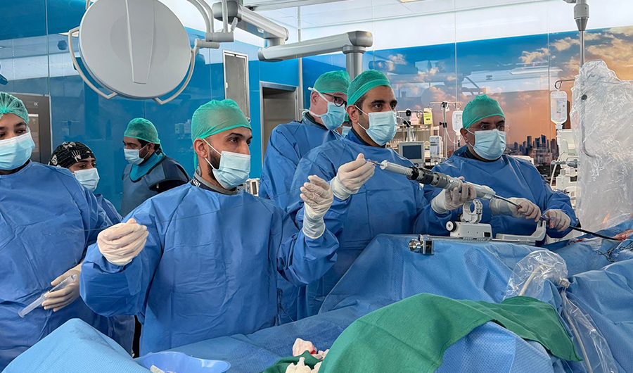 «الأمراض الصدرية»: إجراء أول عملية في الكويت لتركيب صمام ثلاثي الشرفات عن طريق القسطرة «الأمراض الصدرية»: إجراء أول عملية في الكويت لتركيب صمام ثلاثي الشرفات عن طريق القسطرة