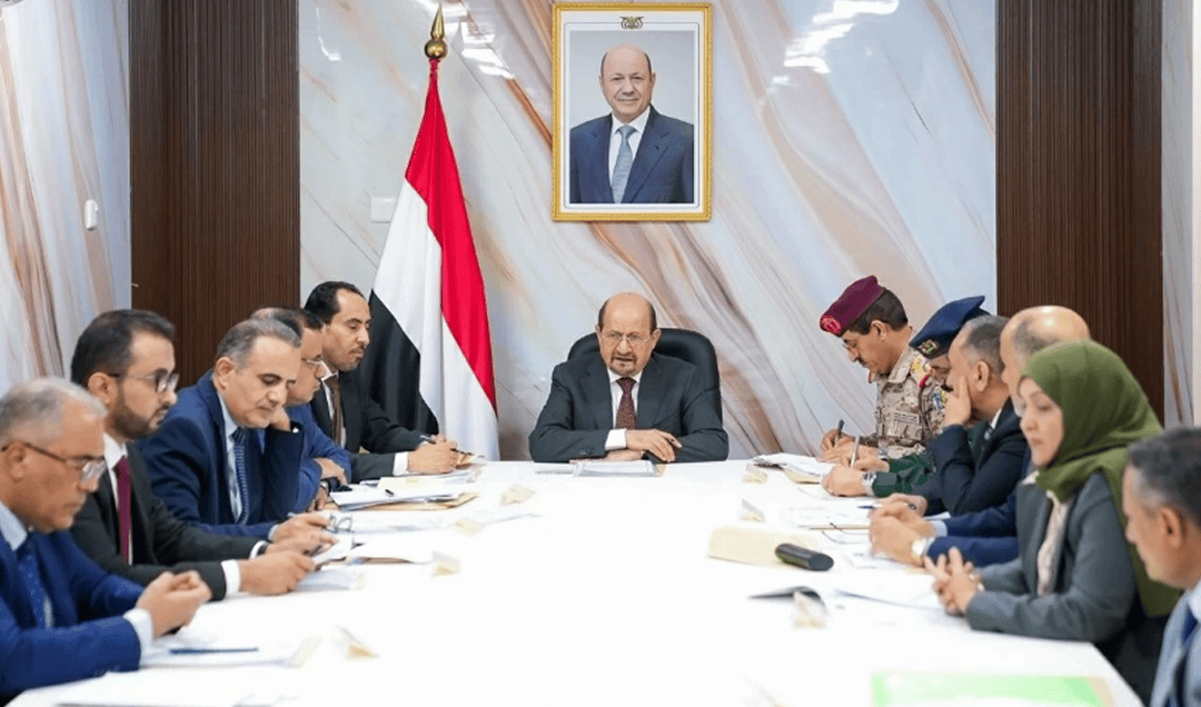 نجاة الحكومة اليمنية من قصف حوثي استهدف قصر معاشيق في عدن
