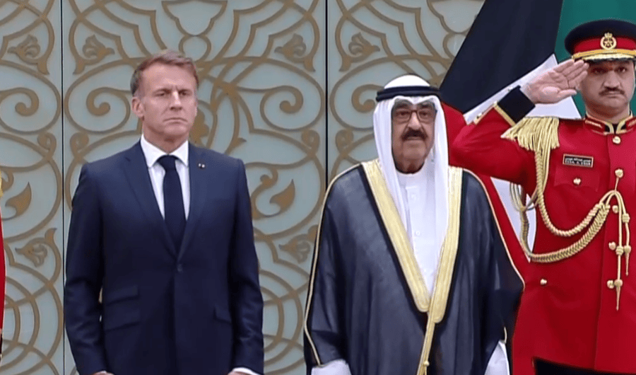 الرئيس الفرنسي يصل إلى الكويت.. في زيارة رسمية