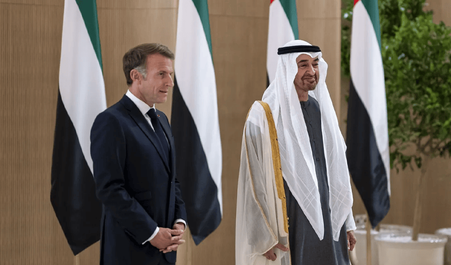 الشيخ محمد بن زايد وماكرون يشهدان إعلان إطار عمل الشراكة الدفاعية