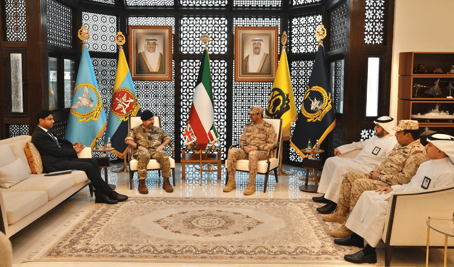 رئيس الأركان يبحث مع مستشار الدفاع الأول البريطاني سبل تعزيز التعاون العسكري