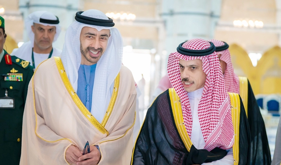 وزير خارجية السعودية يبحث مع نظيره الإماراتي اعتداءات الحوثيين على مطار الملك خالد
