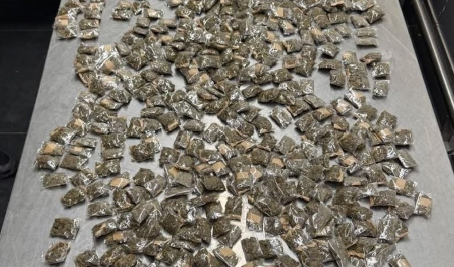 جمارك المطار تحبط تهريب 1.763 كغم ماريغوانا و10 غرامات هيروين وحشيش