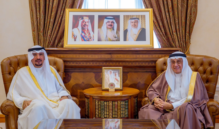 مستشار ملك البحرين يبحث مع سفيرنا بالمنامة تعزيز التعاون الإعلامي والثقافي