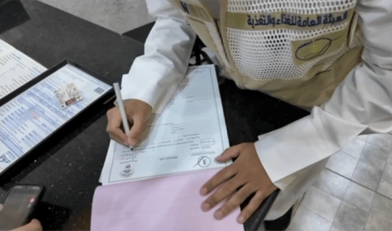 &laquo;الداخلية&raquo;: ضبط مطعم مخالف للاشتراطات الصحية في السالمية و11 مخالفاً من العاملين فيه