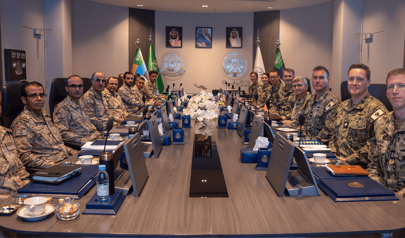 السعودية وأمريكا تبحثان التعاون البحري وتعزيز حرية الملاحة في المنطقة
