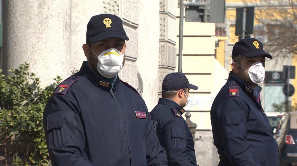Nos prix sont les plus bas. Coronavirus Migrants Sew Masks For Police In Northern Italy Infomigrants