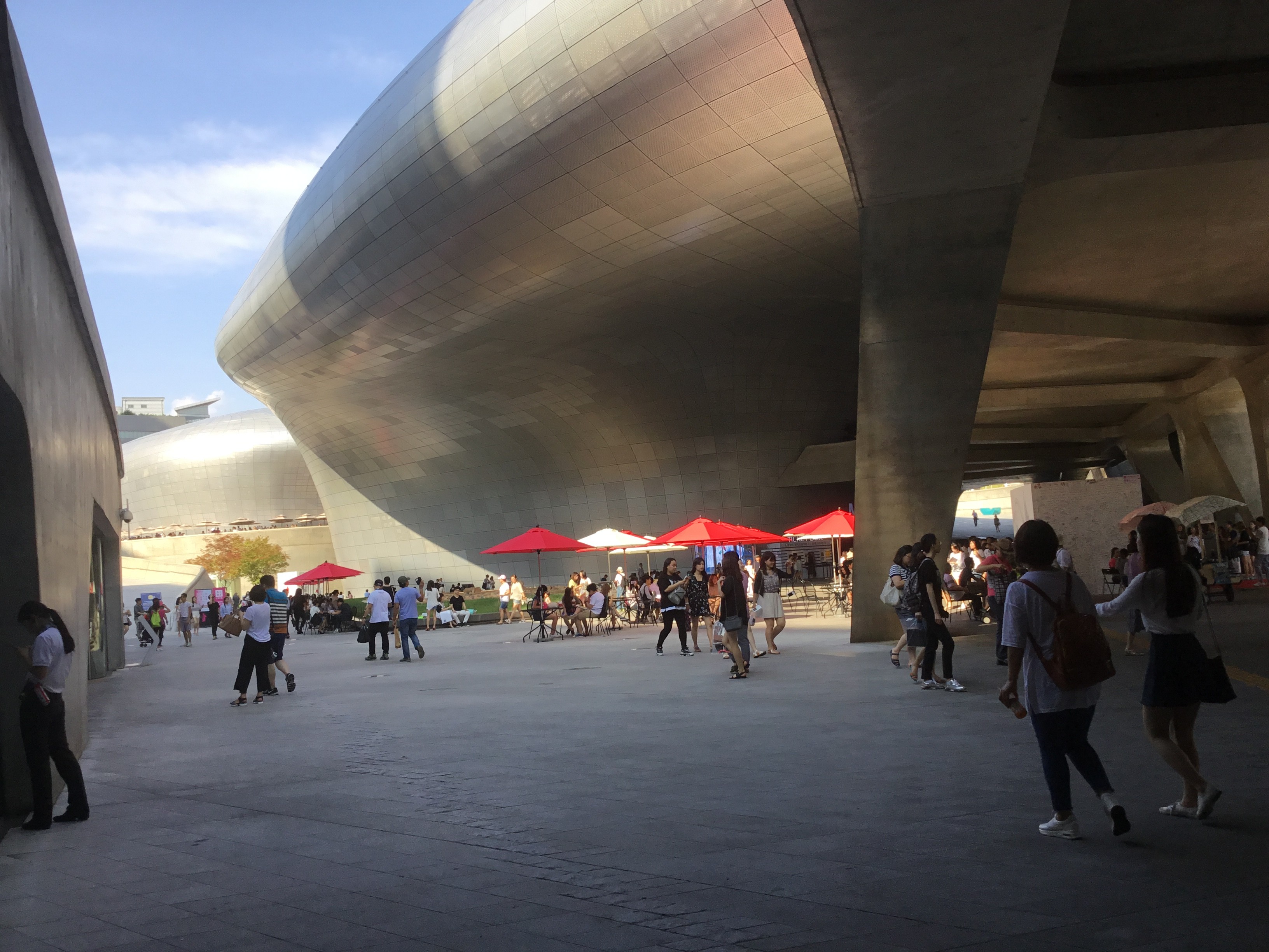 Rotationshyperboloide im Dongdaemun History & Culture Park Mathlog