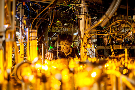 Physicists Build A Quantum Gas Microscope For Fermionic Atoms