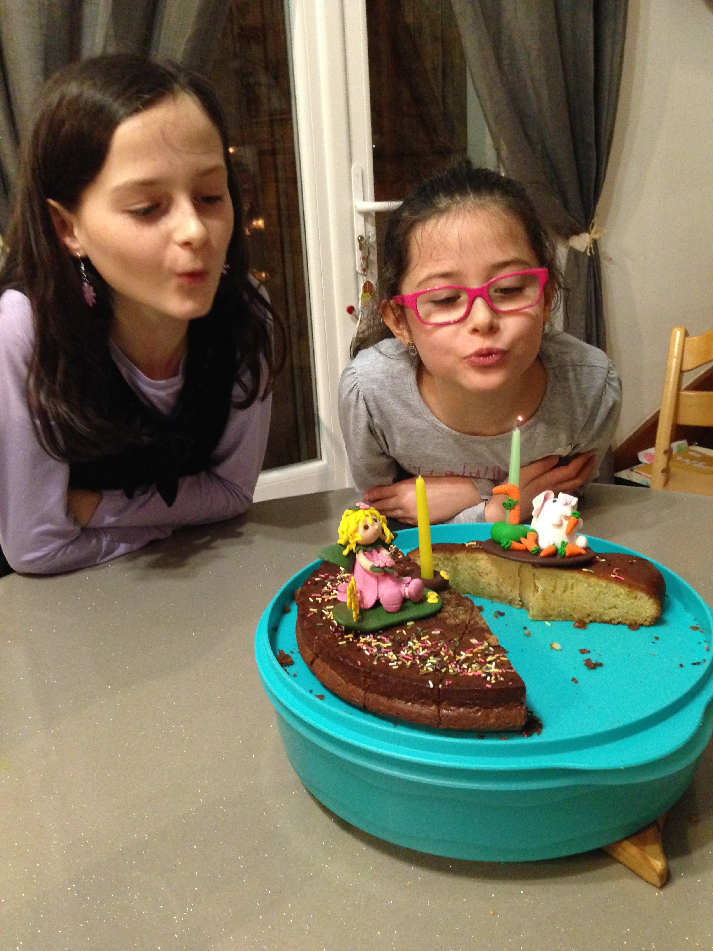 Mona vous contactera après le contrôle qualité pour convenir d'une date de livraison. Anniversaire Charlotte et copines | Scrap with Steph