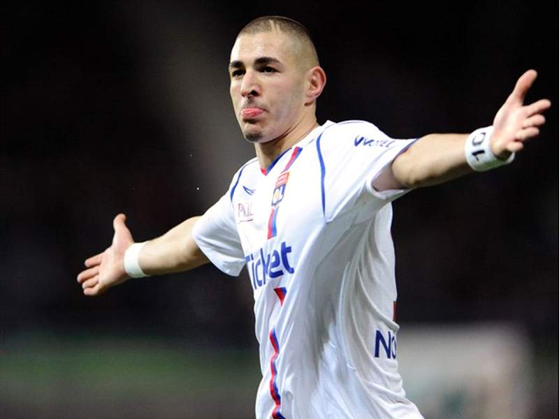 Usianya kini 34 tahun, lahir pada 19 desember 1987 yang lalu. Barcelona Real Madrid Manchester United Chasing Lyon S Karim Benzema Lyon President Goal Com