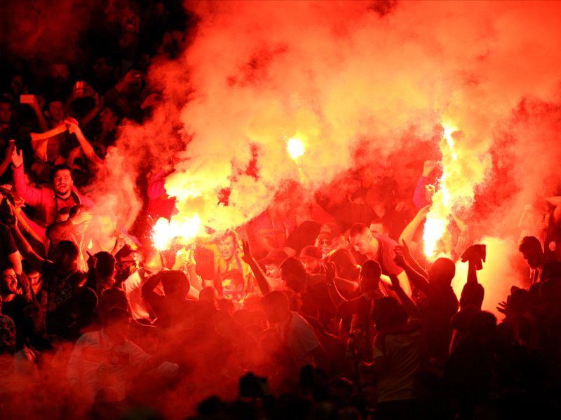 Smokepatch stadium server adds 32 famous stadiums to the game. Galatasaray Fans Accused Of Damaging Emirates Stadium Seats Goal Com