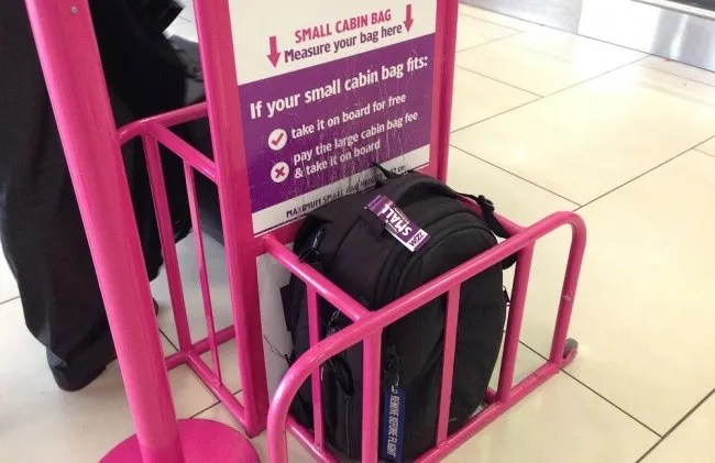 Hallo kathi, das wird aus meiner erfahrung im gleichen tarif leider nicht möglich sein. Wizz Air abolishes hand luggage fee - Serbian