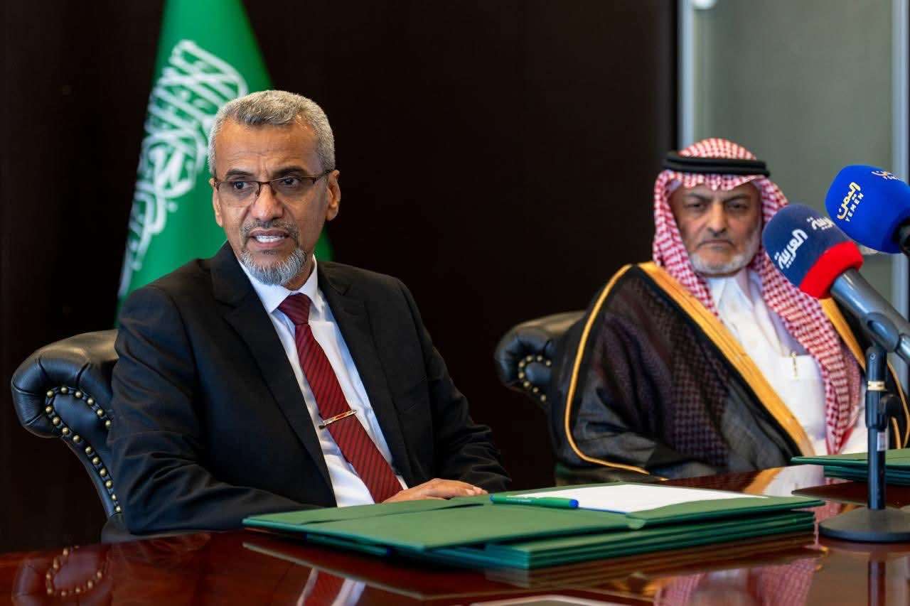 البرنامج السعودي لتنمية وإعمار اليمن يوقع اتفاقية لتأهيل 450 معلمة في الريف اليمني