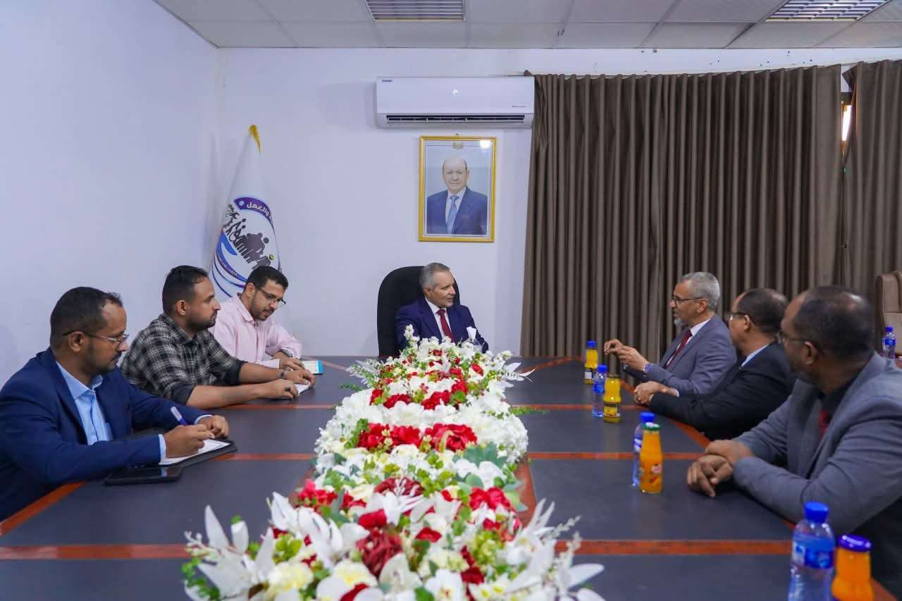 وزير الشؤون الاجتماعية والعمل يلتقي مؤسسة العون للتنمية