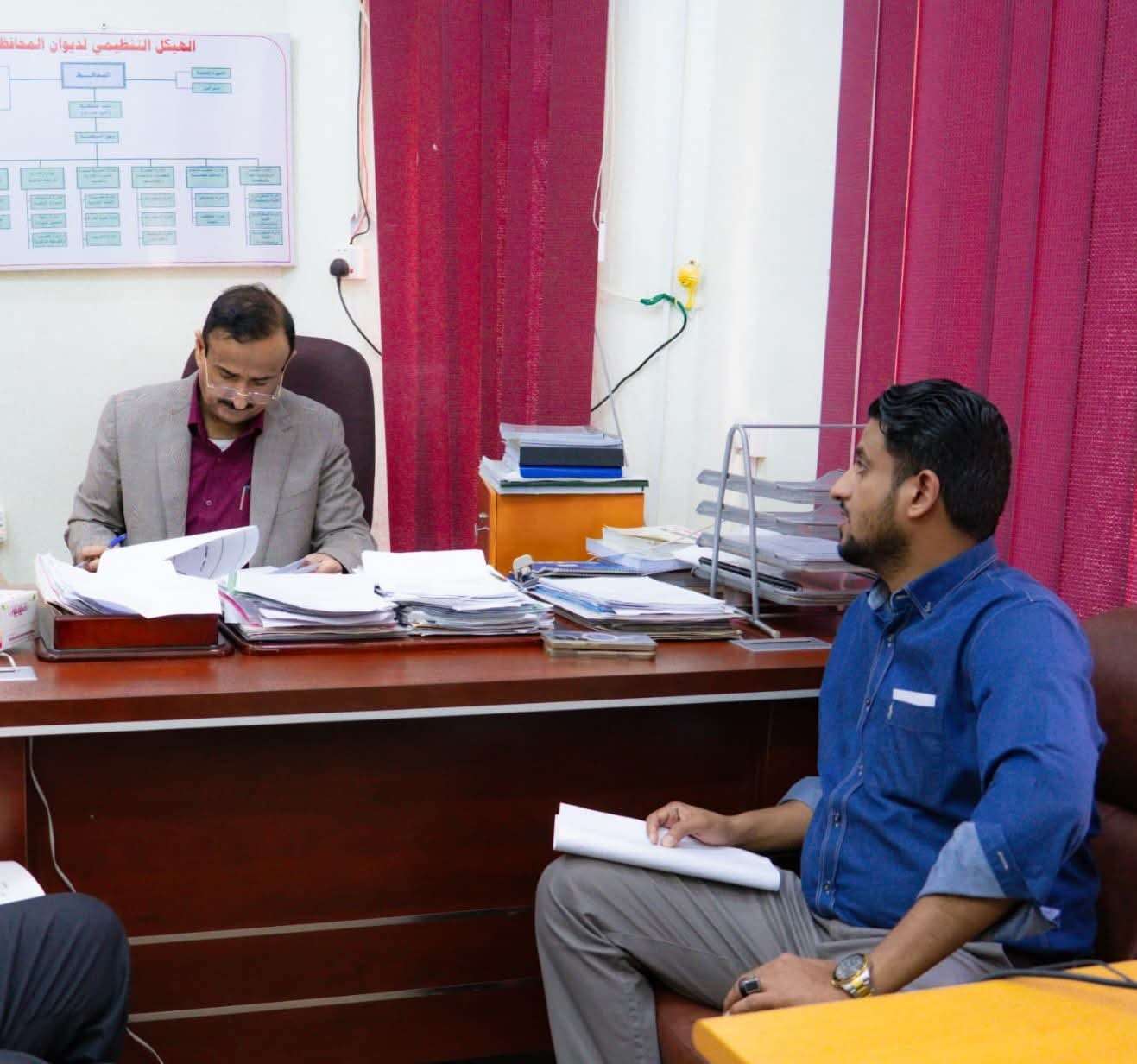 المحافظ بن الوزير يناقش نشاط هيئة كهرباء الريف وخطة التوسع في مشاريع شبكة الكهرباء بالمحافظة المحافظ بن الوزير يناقش نشاط هيئة كهرباء الريف وخطة التوسع في مشاريع شبكة الكهرباء بالمحافظة