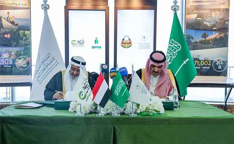 البرنامج السعودي يستعرض تجربته التنموية باليمن