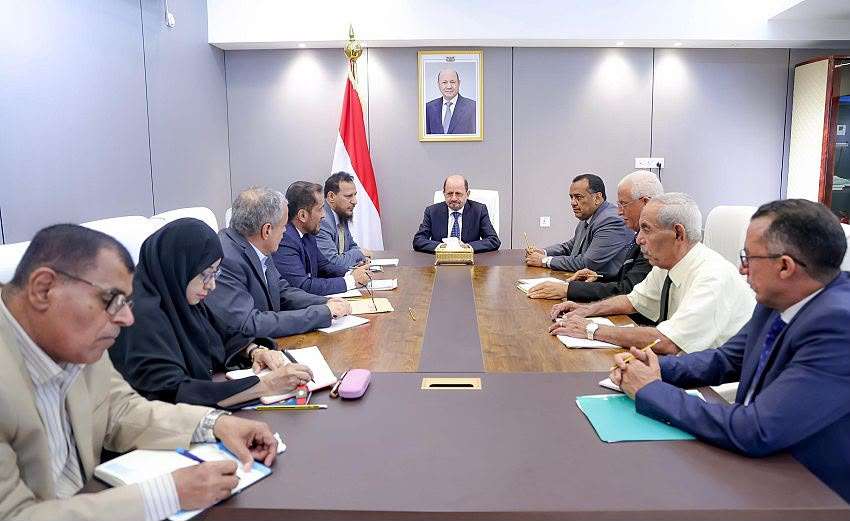 رئيس الوزراء: عدن في صدارة أولويات الحكومة ونعمل على تحسين الخدمات الأساسية ومعالجة الاختلالات المتراكمة